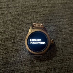 Samsung Gold Smartwatch Premium Design